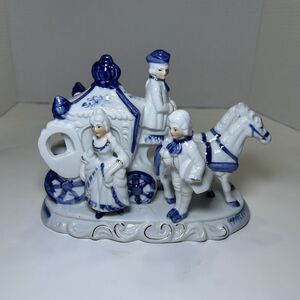 Vintage Victorian/Colonial Porcelain Horse Drawn Carriage Figurine White/Blue